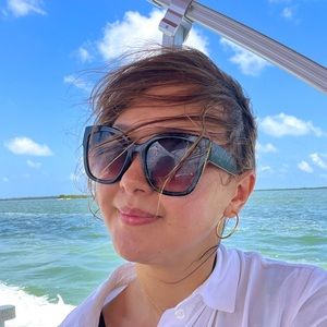 Meet your Posher, Dinara